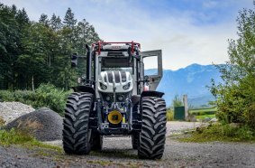 STEYR® shows tractors’ military capabilities at German fair