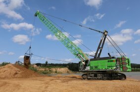 With the 100-ton 6100 E duty cycle crane, the Bokshorn gravel pit can thoroughly exploit its quarrying area.