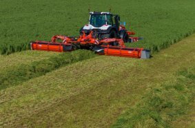 Disc mower with grouper featuring an auger GMD 9530 RV