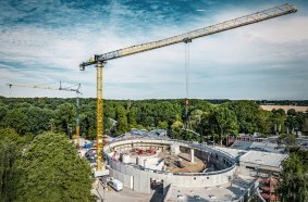 A Liebherr 172 EC-B 8 helped build the new tropical enclosure at the Allwetterzoo in Münster.