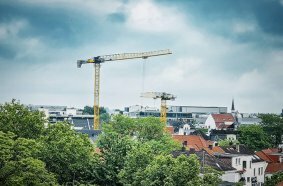 A 172 EC-B 8 and a 125 EC-B 6 from Hüffermann’s crane fleet were used in Oldenburg for the construction of a residential and commercial building.