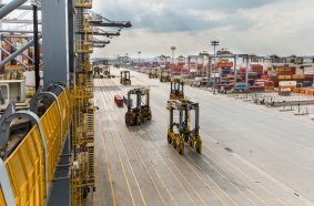 Kalmar straddle carriers in DP World London Gateway terminal