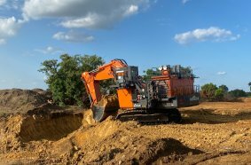 The first Hitachi EX2000-7 excavator in Ghana sets the standard in mining