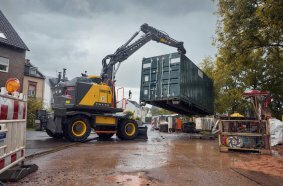 Volvo CE Brings Next-Gen Wheeled Excavators to North America with Industry-First Retractable Access Ladder