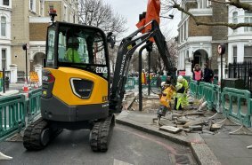 The trial in Redcliffe Gardens, London, used an ECR25 Electric excavator to help remove nearly 8kg of NOx and NHMC emissions.