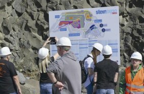 3 At a glance: an overview board at the exhibition entrance lists all participating Quarry Vision exhibitors, including brief descriptions of their innovations.