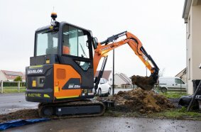 DEVELON Launches New DX23E-7 Electric Mini-Excavator