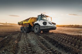 The articulated dump truck TA 230 Litronic from Liebherr celebrates its début at Bauma 2022: This is the first international trade fair appearance of the machine.