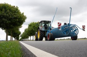 The VarioPack with transport semitrailer during road transport