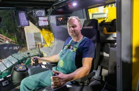 Crane driver Dino Wachsbaum is delighted with the Liebherr 800-tonne crane.