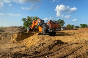 The first Hitachi EX2000-7 excavator in Ghana sets the standard in mining