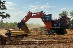 The first Hitachi EX2000-7 excavator in Ghana sets the standard in mining