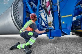 Plug-and-Play in practice: the simple and safe installation procedure of the rotor blade mounting saves time as well as protecting both personnel and materials.