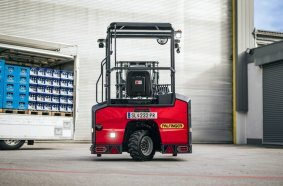Its sensitive drive system and responsive controls make the FLM 15 the ideal transport solution for fragile goods such as glass bottles.