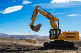 Cat® 340 Excavator with Variable Angle Boom (VAB) option.
