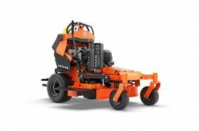 The new Ariens Arrow stand-on mowers impress with their agile driving style and the ability to quickly get on and off.