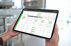Performance Indicators - demo man + tablet