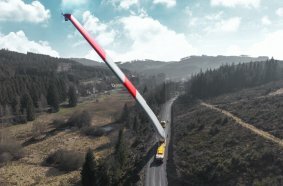 Over 85 metres in length: The rotor blades of the E-175 EP5 E1 place the highest demands on transport logistics and route planning.