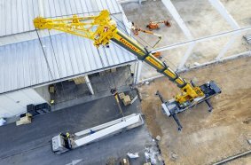 The components are loaded from the transporter using an erection jib in two-hook operation ...