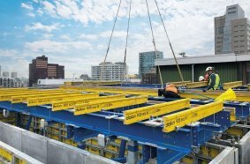 The pre-assembled elements enable the platform system to be installed quickly on the construction site.