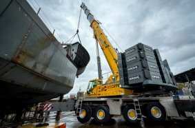 NessCampbell’s new Grove GMK6450-1 powers towboat assembly in Seattle