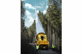 By lifting the rotor blade, obstacles such as trees or infrastructure can be safely cleared. The SCHEUERLE BladeLifter enables blade angles of up to 60 degrees.