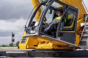 Very happy with his new tool, both on the construction site and on the road: crane driver Lucinio Gallego.