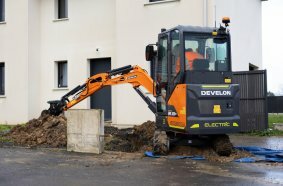 DEVELON Launches New DX23E-7 Electric Mini-Excavator