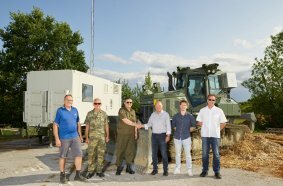 Representatives from the Austrian Armed Forces (left) and the Liebherr sales team (right) at handover and training welcoming their new collaborative operational design.