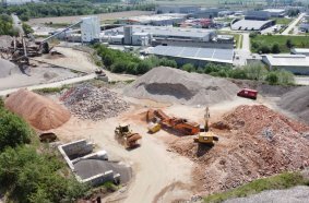 Efficiency of Rockster R1000S mobile impact crusher in the construction waste center in Blintendorf, St. Veit/Glan, Austria