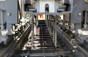 The automatic dowel bar inserter (DBI) inserts dowels into the concrete surface to connect the concrete slabs with one another at joints and ensure identical heights.