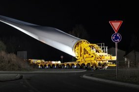 86-metre rotor blades through serpentines, narrow village roads and changing elevations: Three SCHEUERLE BladeLifter in operation for wind farm project in Germany