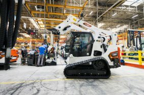 Bobcat T650 in Dobris manufacturing plant