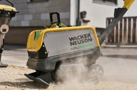 Wacker Neuson presents at Bauma the new reversible battery-powered vibratory plate APU33e.