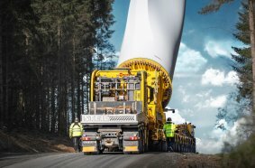 86-metre rotor blades through serpentines, narrow village roads and changing elevations: Three SCHEUERLE BladeLifter in operation for wind farm project in Germany