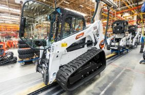 Bobcat T650 in Dobris manufacturing plant