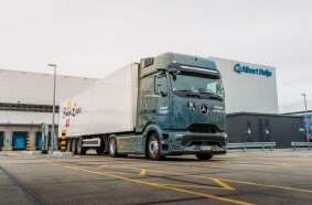 Simon Loos orders 75 Mercedes-Benz eActros 600