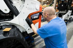 Bobcat T650 in Dobris manufacturing plant