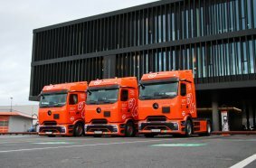 Electrically into the Future: Gebrüder Weiss Sets New Benchmarks in Heavy-Duty Transport with 14 eActros 600 Trucks