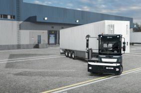 The new KAMAG PrecisionTractor 201 sets new standards in yard logistics.