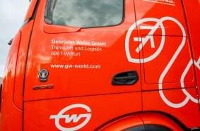 Electrically into the Future: Gebrüder Weiss Sets New Benchmarks in Heavy-Duty Transport with 14 eActros 600 Trucks