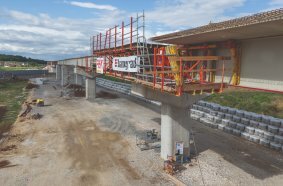 The VARIOKIT VCT Composite Track, a solution for steel composite bridges that won the bauma Innovation Award 2025, is making its début in Croatia.