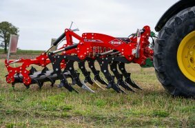 KUHN presents the DT subsoiler: a robust and efficient solution for deep soil cultivation up to 60 cm, available in 3 or 4 metre versions
