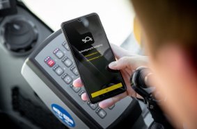 Presentation of future-oriented services and solutions: The new MyAssistant for Earthmoving app makes available all relevant information on machine operation and maintenance of Liebherr earthmoving machines and material handlers in a digital format.