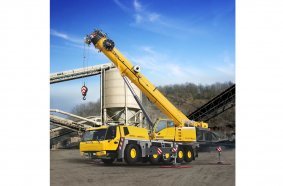 The new Grove carrier cab is a great place to work for crane operators <br> Image source: MANITOWOC COMPANY, INC.