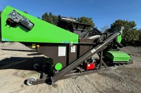 Efficient separation of light and heavy materials: The HAKO WS 1400 separates materials such as wood and polystyrene from stone and concrete.