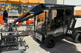 It took centre stage and was also an eye-catcher thanks to its appearance. The Optimas PaveJet S24 paving machine.
