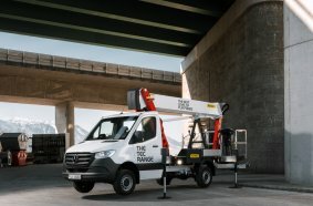 The PT 25 TJ is PALFINGER’s most powerful 3.5 ton aerial work platform with increased lateral reach, enhanced performance and higher stability.