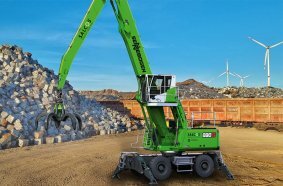 The double green SENNEBOGEN 830 G made of CO2-reduced steel is a joint decarbonization project of SENNEBOGEN Maschinenfabrik and the steel producer Salzgitter AG.