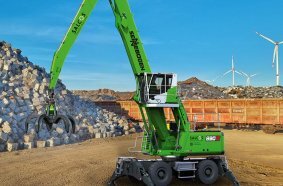 The double green SENNEBOGEN 830 G made of CO2-reduced steel is a joint decarbonization project of SENNEBOGEN Maschinenfabrik and the steel producer Salzgitter AG.